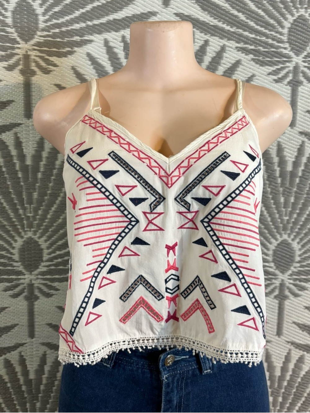 Vtg Y2K Wet Seal sleeveless Top Aztec Women’s Sz XS White Embroidered festival